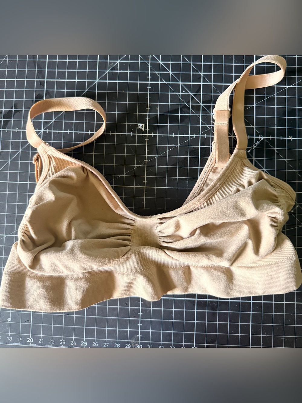 SKIMS Lightweight Nude Seamless Bralette